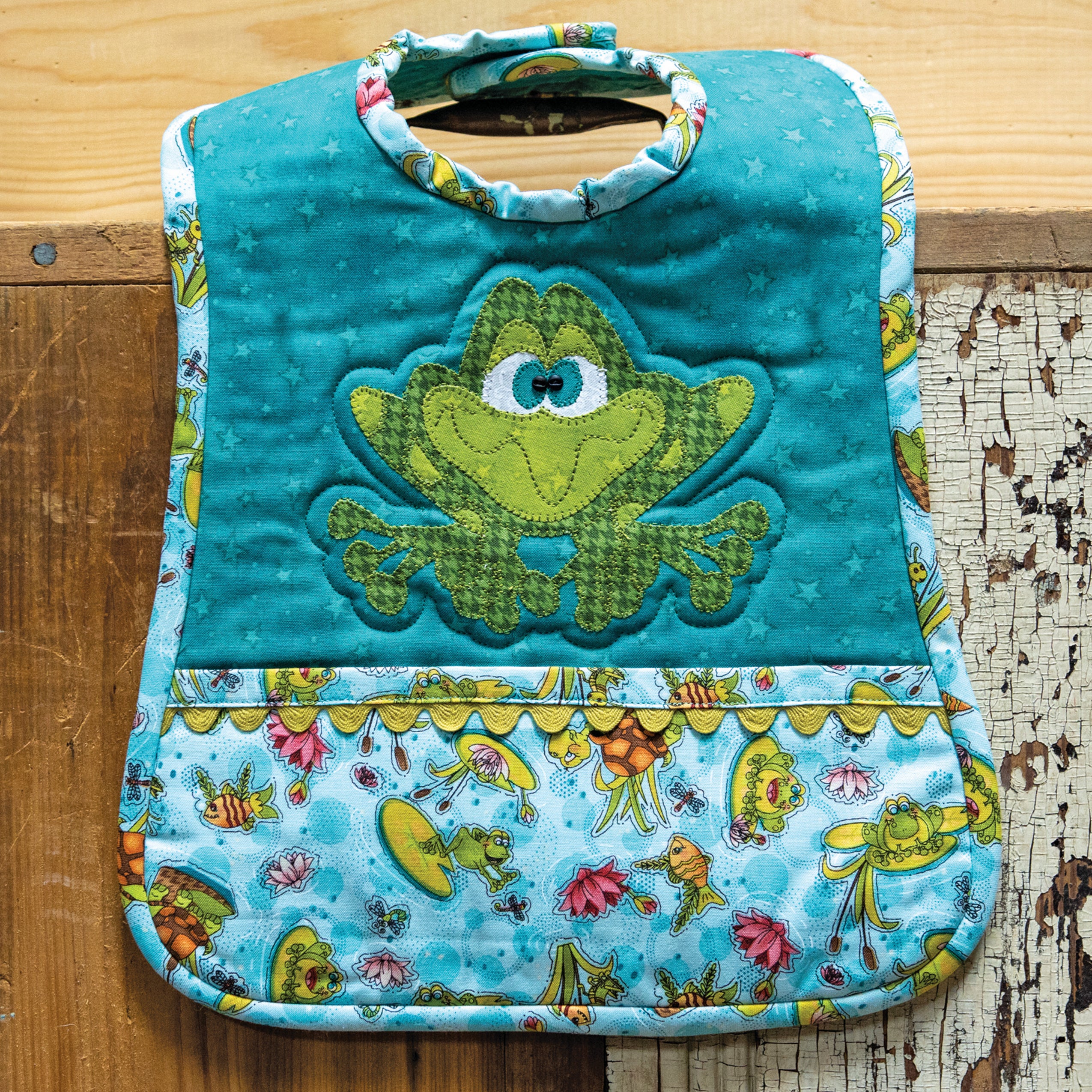 Frog Long Rounded Bib with Crumb Pocket Kit