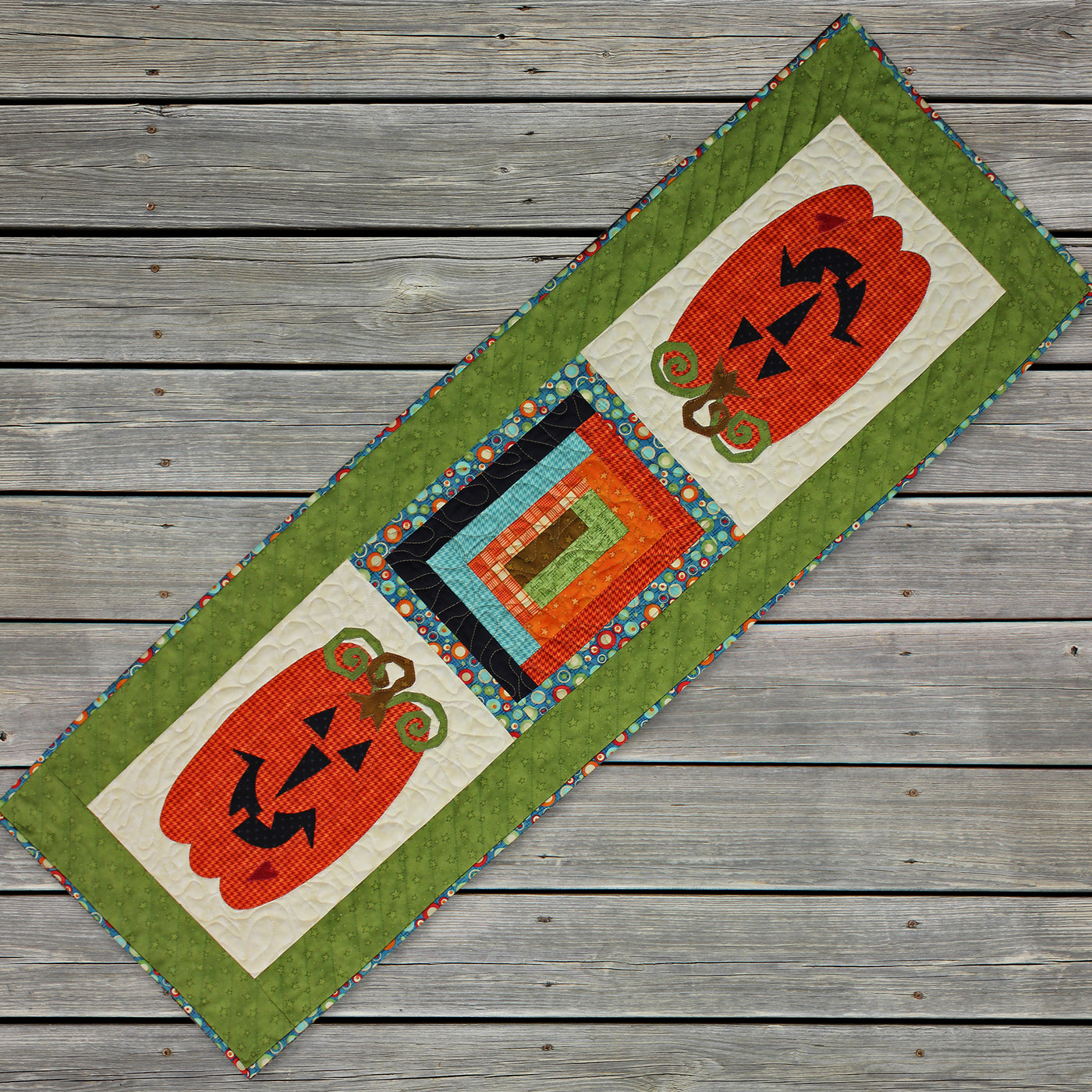 Log Cabin Runner (Applique not included)