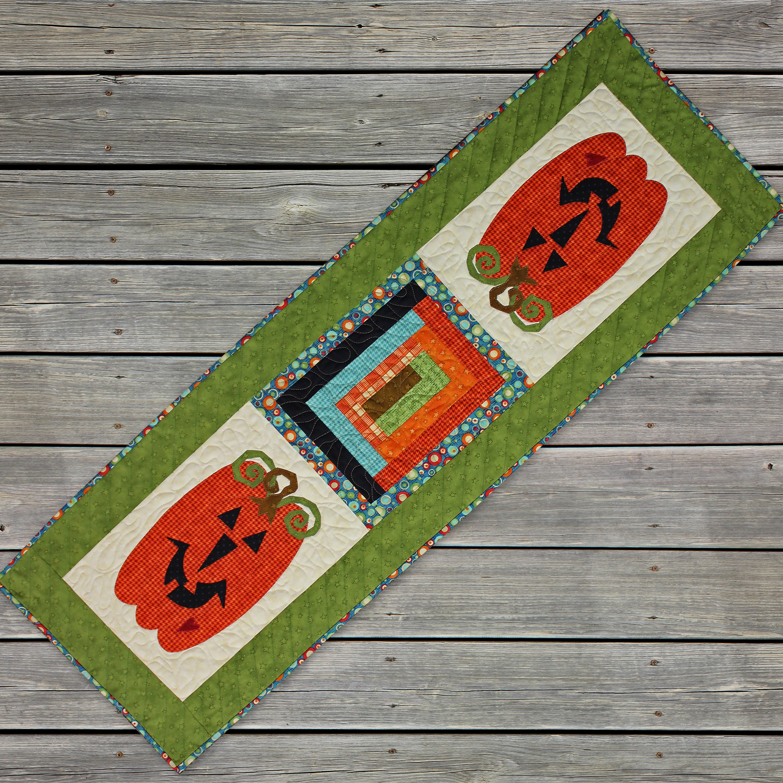 Log Cabin Runner (Applique not included)